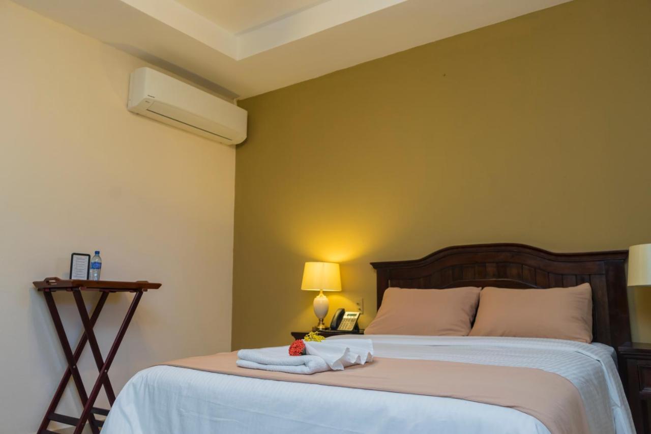 Farallones Hotel Chinandega Eksteriør billede