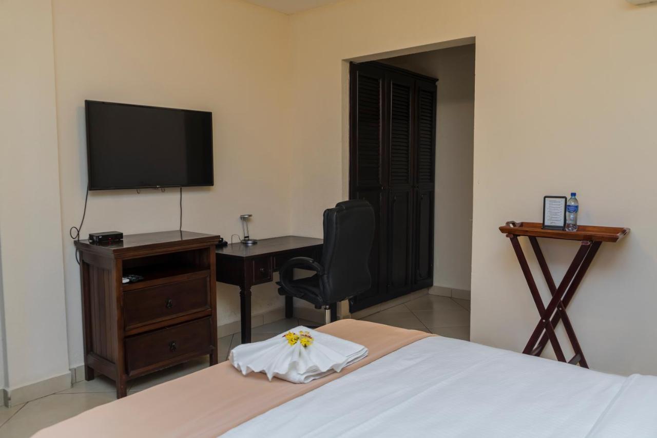Farallones Hotel Chinandega Eksteriør billede
