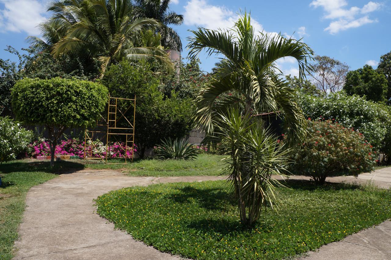 Farallones Hotel Chinandega Eksteriør billede