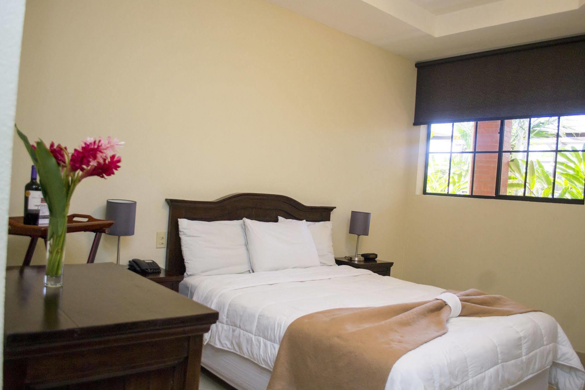 Farallones Hotel Chinandega Eksteriør billede