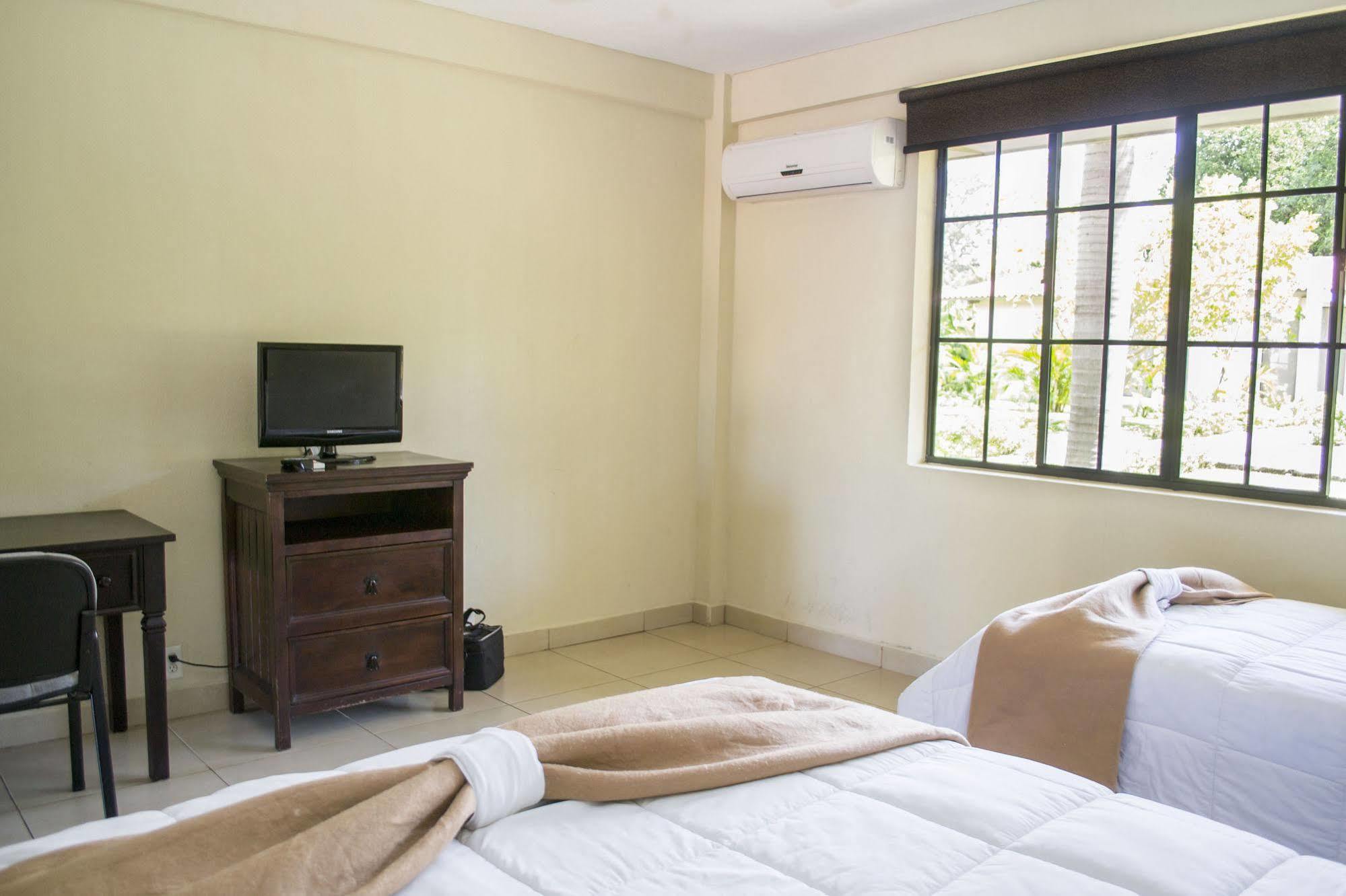 Farallones Hotel Chinandega Eksteriør billede
