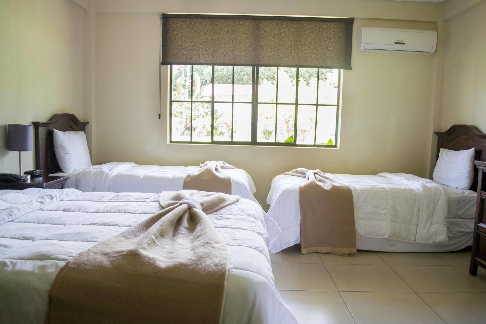 Farallones Hotel Chinandega Eksteriør billede
