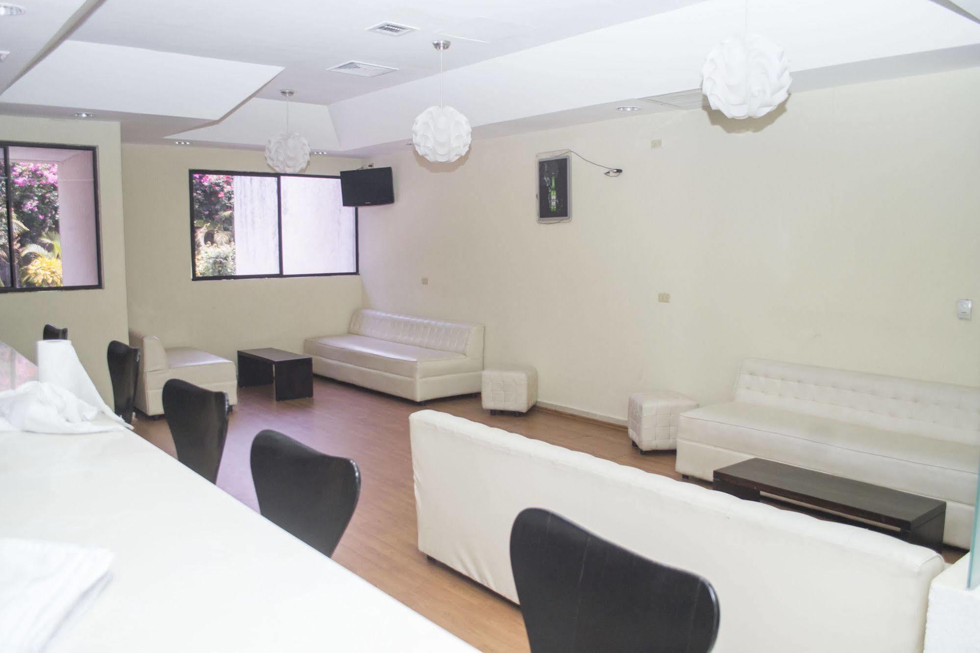 Farallones Hotel Chinandega Eksteriør billede