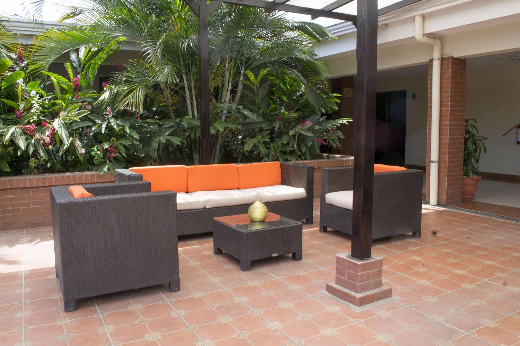 Farallones Hotel Chinandega Eksteriør billede